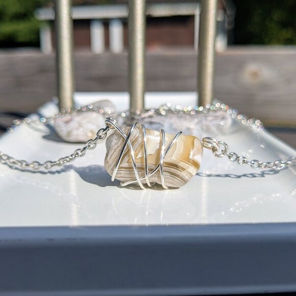 Mexican Lace Agate Wire Wrap Necklace - Picture 5 of 13